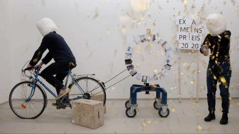 Still aus dem Video "Examenslotterie Goldregen" © Absolvent*innen Examen 2020