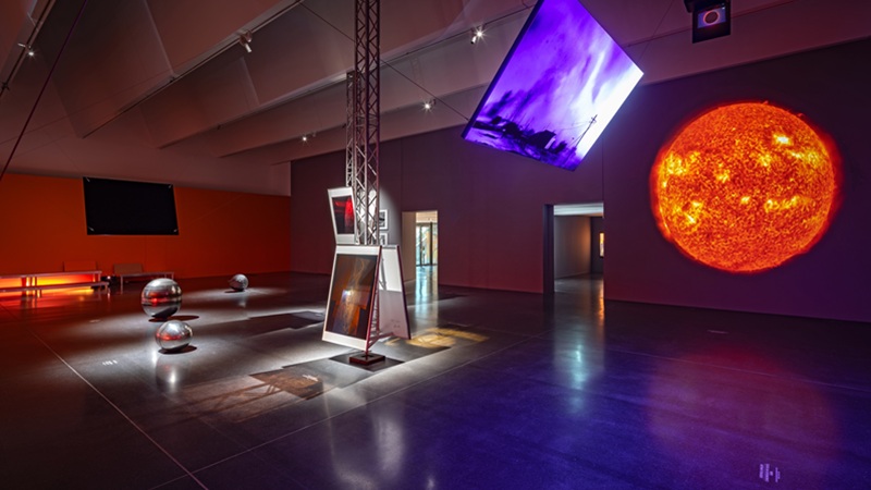 Genossin_Sonne_Ausstellungsansicht_Ebene_6_Foto_Jannis_Wiebusch_5_2500px